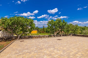 3-Bedroom House with Private Pool in Vrh