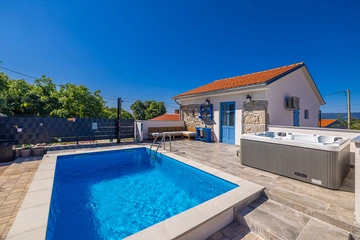 Skrbčići House with Private Pool & Jacuzzi