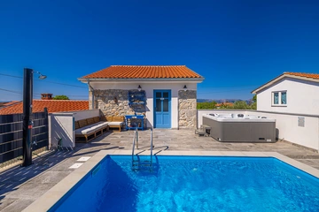 Skrbčići House with Private Pool & Jacuzzi