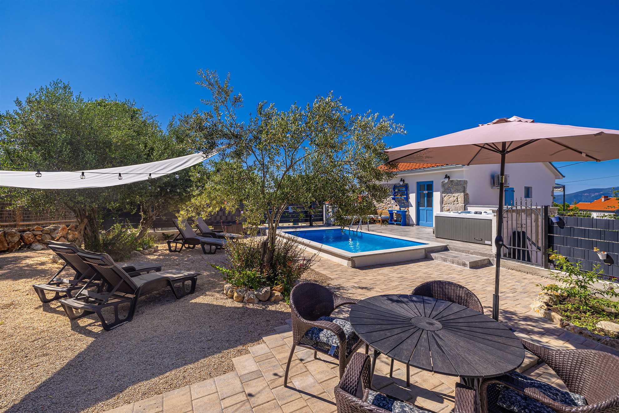 Casa vacanze KUNTENTA con piscina privata e jacuzzi