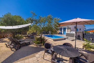 Skrbčići House with Private Pool & Jacuzzi