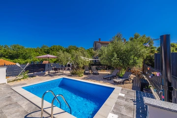 Skrbčići House with Private Pool & Jacuzzi