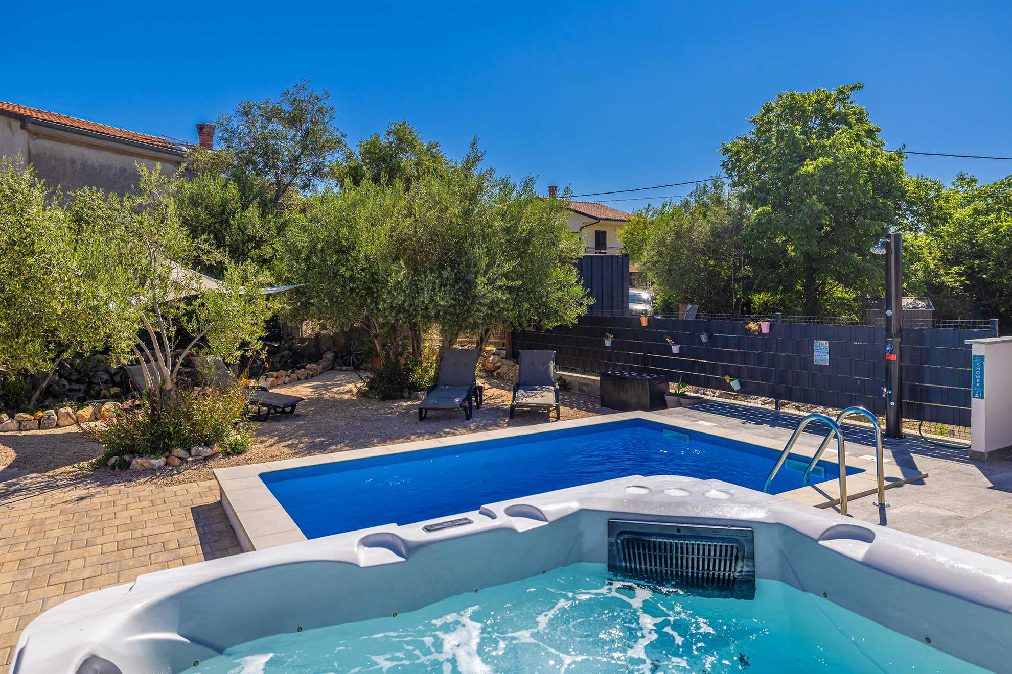 Casa vacanze KUNTENTA con piscina privata e jacuzzi