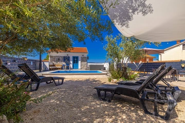 Skrbčići House with Private Pool & Jacuzzi