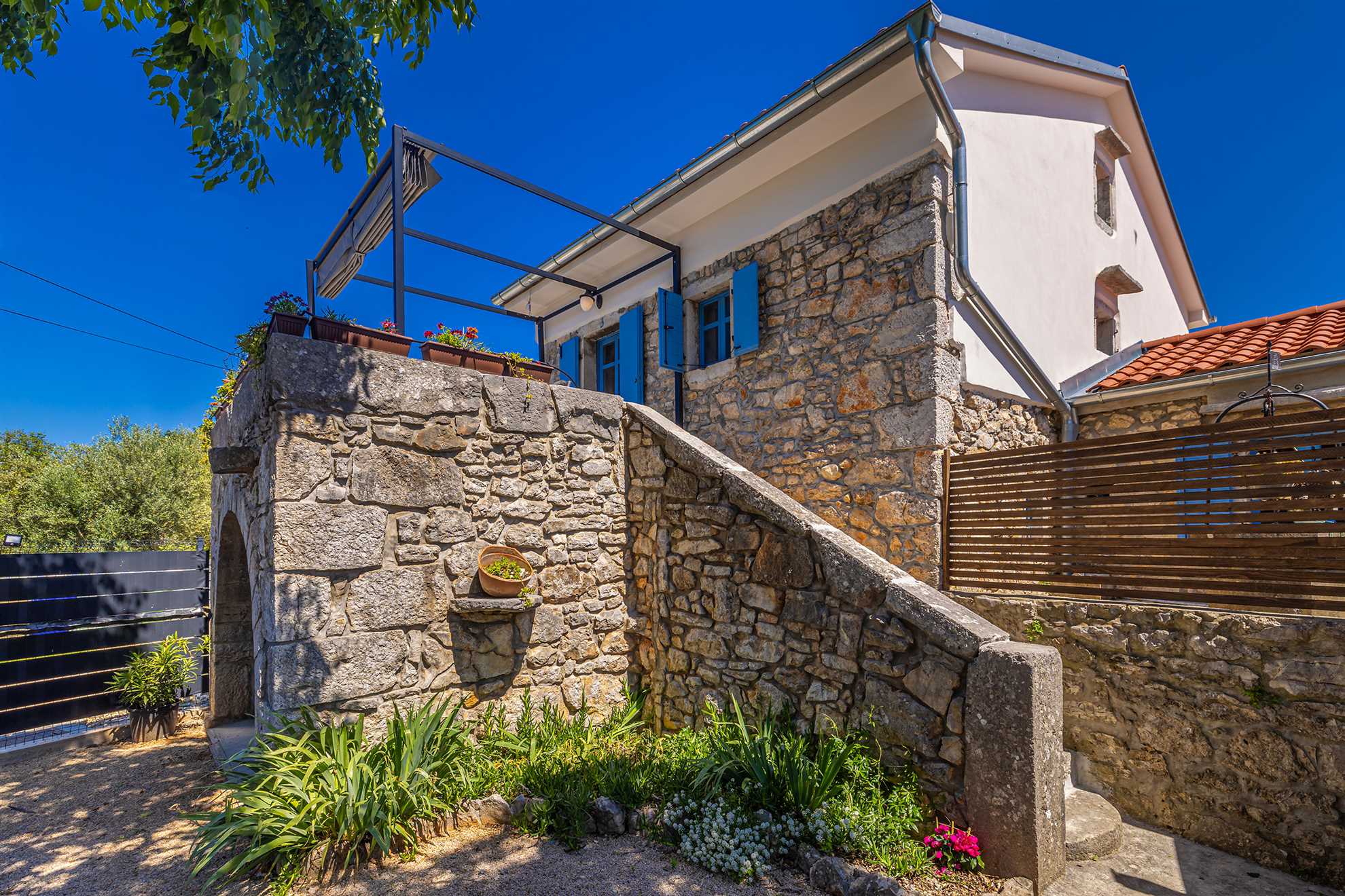 Casa vacanze KUNTENTA con piscina privata e jacuzzi