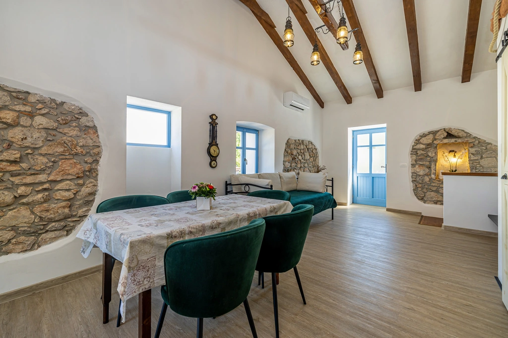 Skrbčići House with Private Pool & Jacuzzi
