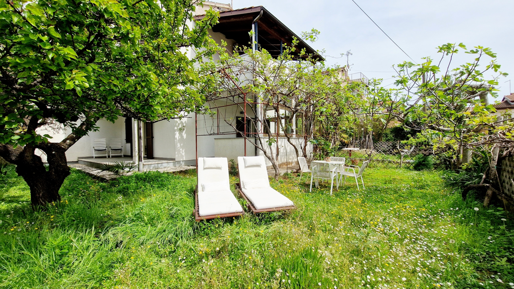 1-Bedroom Apartment in Poreč with Private Garden