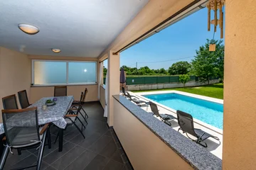 House with Private Pool in Žminj for Up to 8