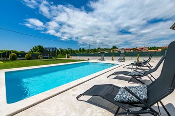 House with Private Pool in Žminj for Up to 8