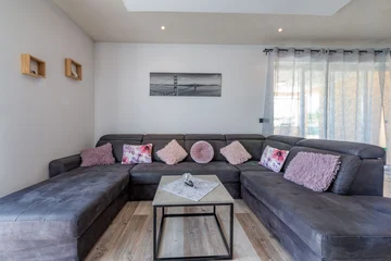 House with Private Pool in Žminj for Up to 8