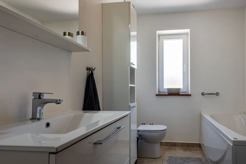 House with Private Pool in Žminj for Up to 8