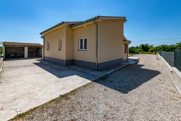 House with Private Pool in Žminj for Up to 8