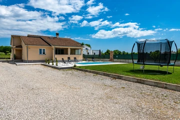House with Private Pool in Žminj for Up to 8