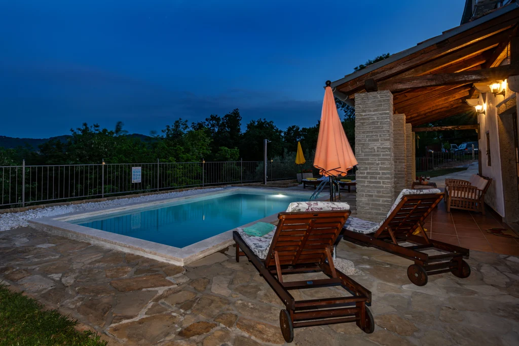 2-Bedroom House in Cerovlje with Pool