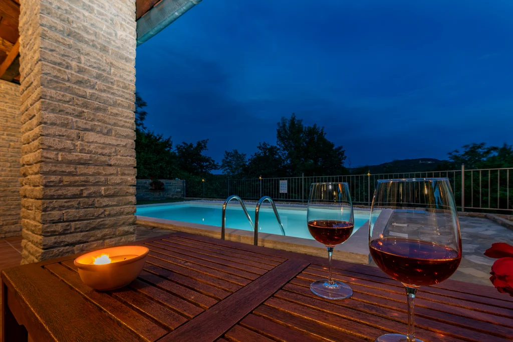 2-Bedroom House in Cerovlje with Pool
