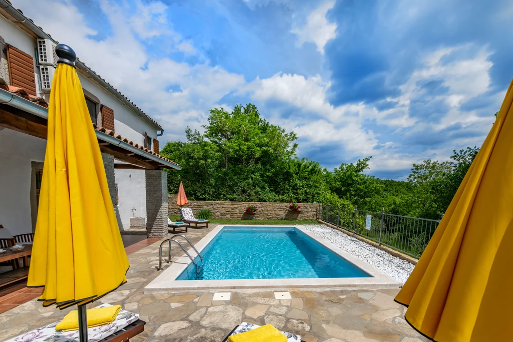 2-Bedroom House in Cerovlje with Pool