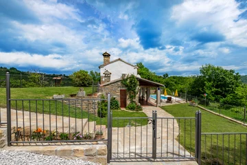 2-Bedroom House in Cerovlje with Pool