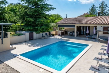 2-Bedroom House with Heated Pool in Labin