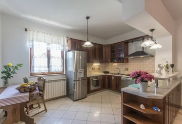 4-Bedroom House with Private Pool in Žminj