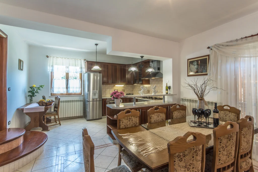4-Bedroom House with Private Pool in Žminj