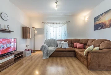 4-Bedroom House with Private Pool in Žminj