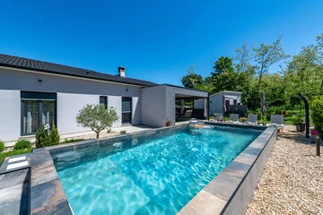 Ground-Floor House with Pool in Nedešćina
