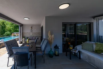 Ground-Floor House with Pool in Nedešćina