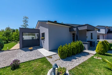 Ground-Floor House with Pool in Nedešćina