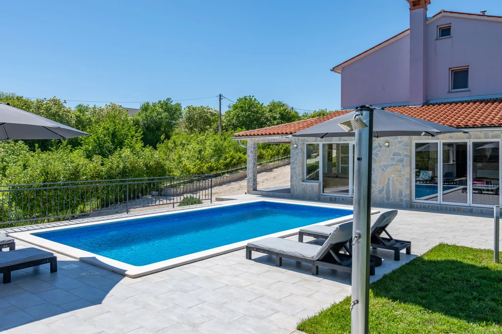 Air-Conditioned Apartment with Private Pool in Labin