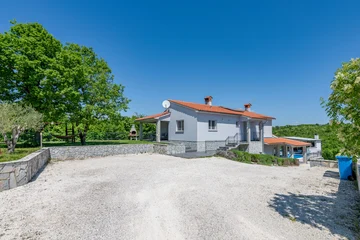 Air-Conditioned Apartment with Private Pool in Labin