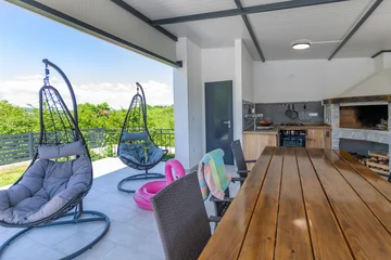 Air-Conditioned Apartment with Private Pool in Labin