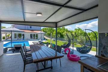 Air-Conditioned Apartment with Private Pool in Labin