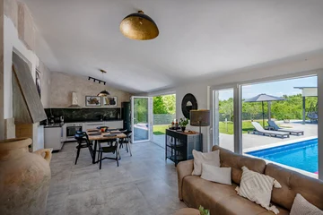 Air-Conditioned Apartment with Private Pool in Labin