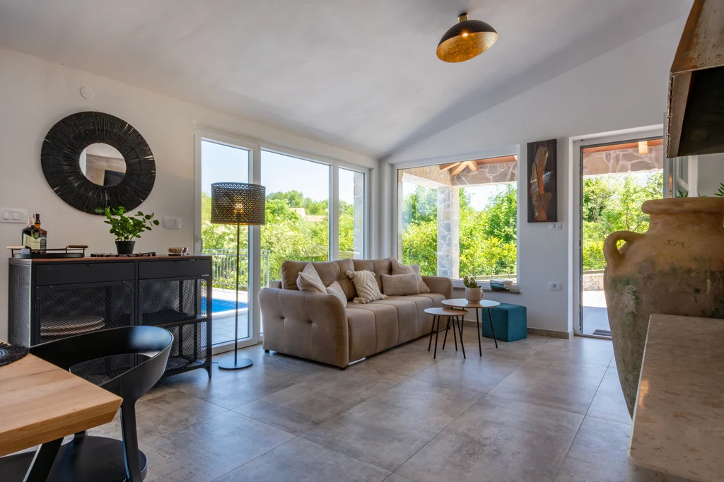 Air-Conditioned Apartment with Private Pool in Labin