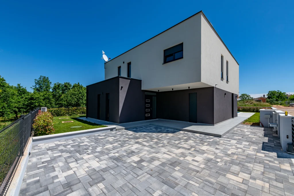 4-Bedroom Villa in Šišan for Up to 8 Guests