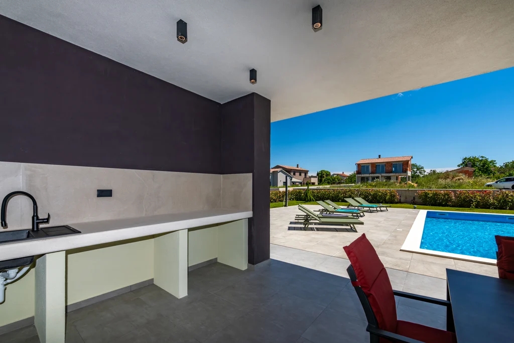 4-Bedroom Villa in Šišan for Up to 8 Guests