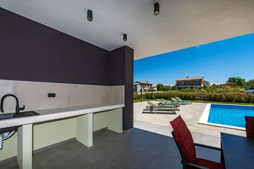 4-Bedroom Villa in Šišan for Up to 8 Guests