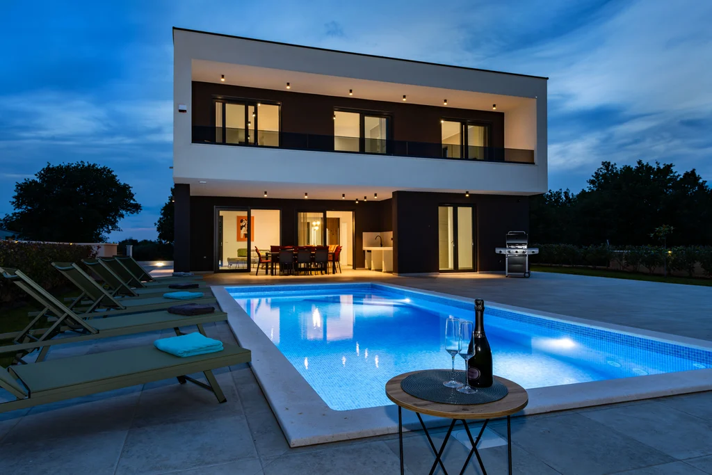 4-Bedroom Villa in Šišan for Up to 8 Guests