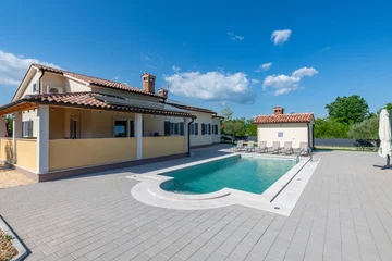 Ground-Floor Villa in Nedešćina with Private Pool