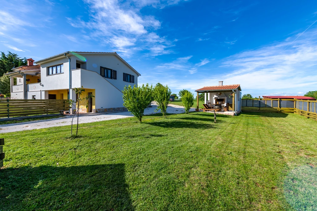 Apartment in Pazin with Private Garden
