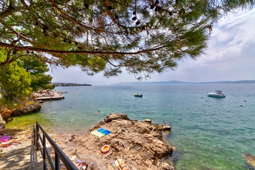 Selce Apartment with Sea-View Balcony for 5 Guests