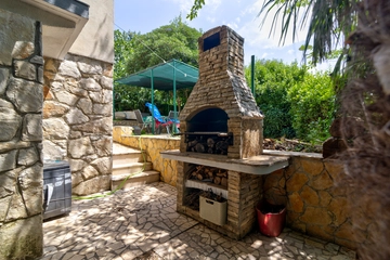 Selce Apartment with Sea-View Balcony for 5 Guests