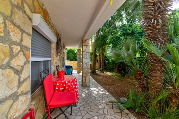 Selce Apartment with Sea-View Balcony for 5 Guests