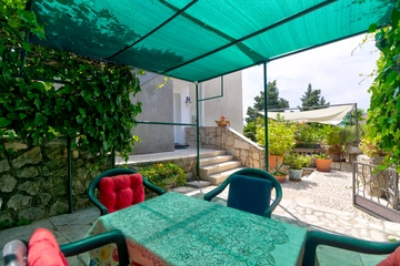 Selce Apartment with Sea-View Balcony for 5 Guests