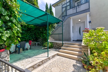 Selce Apartment with Sea-View Balcony for 5 Guests