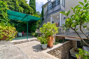 Selce Apartment with Sea-View Balcony for 5 Guests