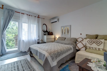 Selce Apartment with Sea-View Balcony for 5 Guests