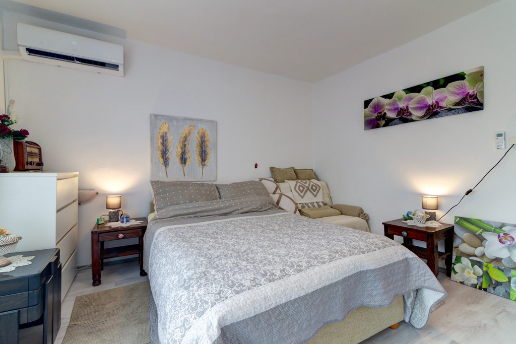 Selce Apartment with Sea-View Balcony for 5 Guests