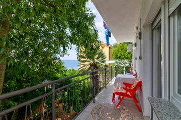 Selce Apartment with Sea-View Balcony for 5 Guests