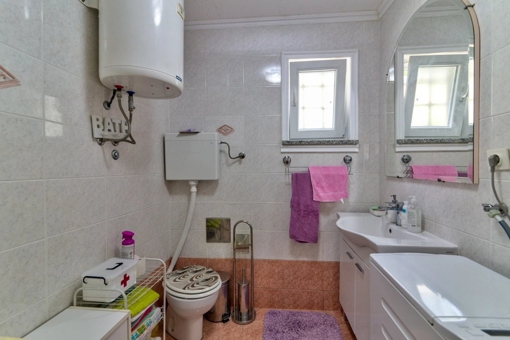 Selce Apartment with Sea-View Balcony for 5 Guests